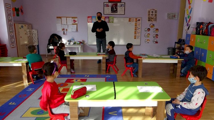 Ezberci öğretime alternatif: Öğrenciler 'Resimlerle Harflere Yolculuk' yapacak