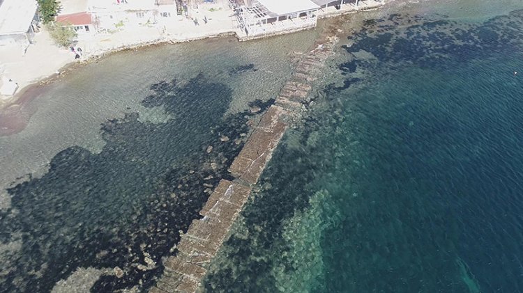 Deniz çekildi, kral yolu gün yüzüne çıktı