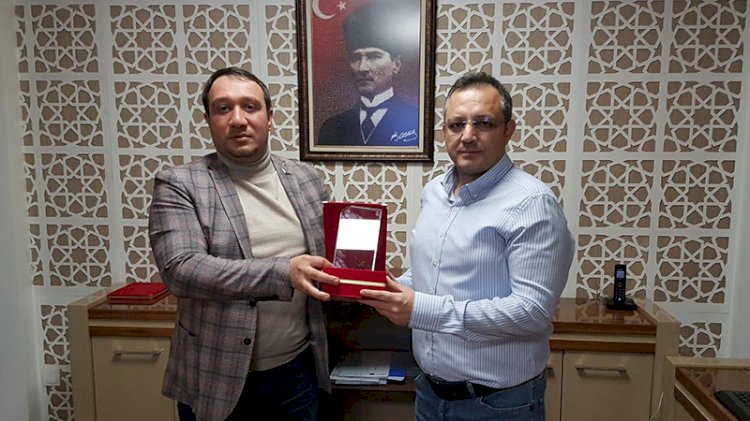 Azerbaycan’dan Veryansın Tv’ye ‘kardeşe teşekkür' plaketi
