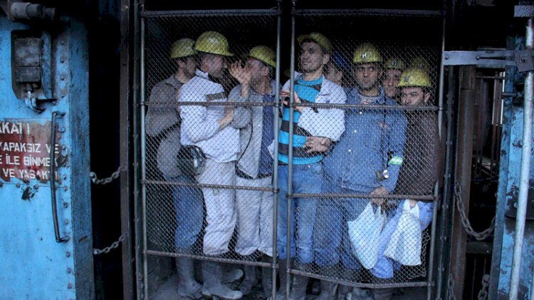 Babasına mezar olan maden ocağına kurayla girdi