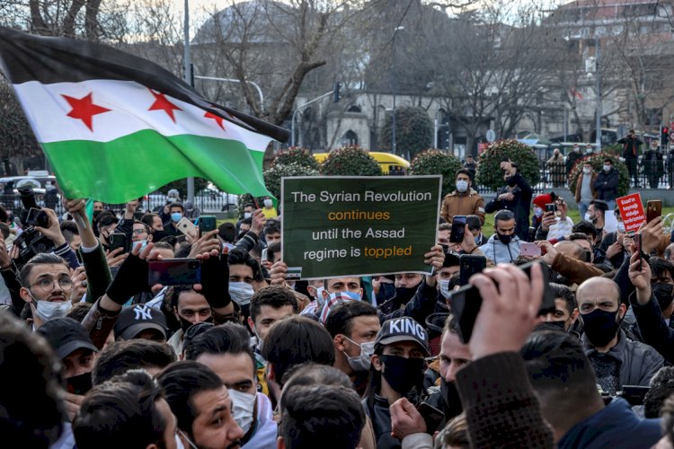 Pandemi önlemleri askıda… Suriyelilerden lebaleb miting