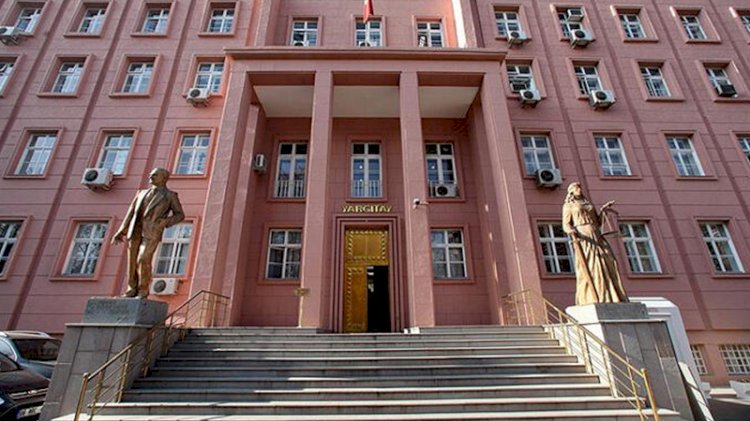 Yargıtay'dan eski AYM üyesinin FETÖ cezasına onay