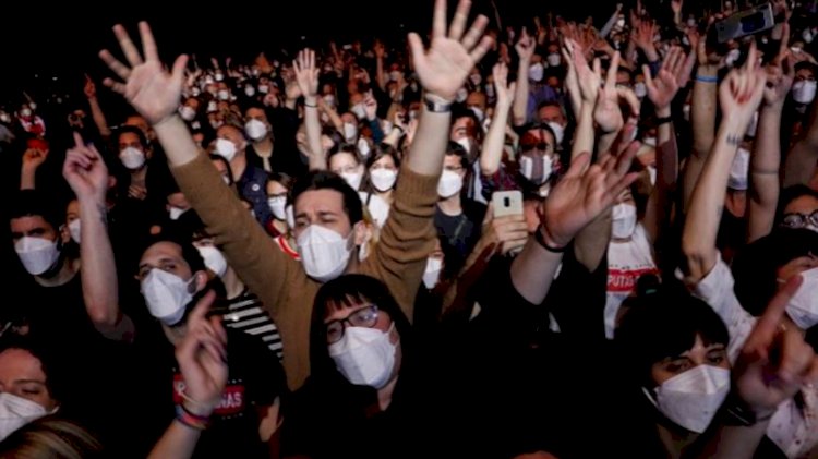 Sosyal mesafesiz 5 bin kişilik konser deneyi