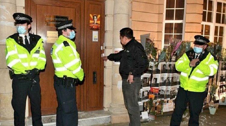 Ülkesindeki darbe girişimini eleştiren Londra Büyükelçisi elçilik binasına alınmadı