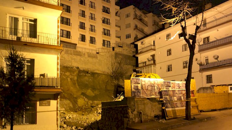 Temeli kayan apartman nedeniyle 21 bina boşaltıldı, Bakan Soylu olay yerine gitti