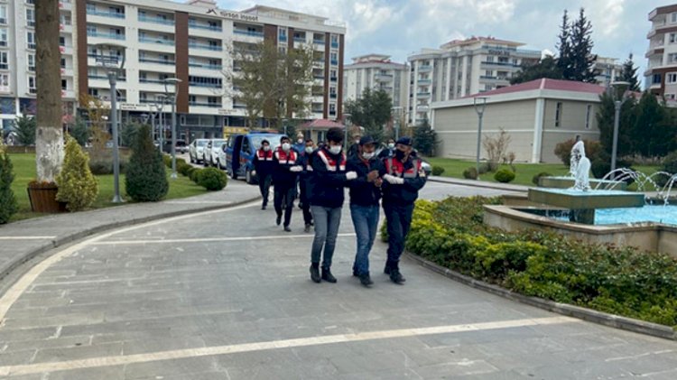 IŞİD'in bombacısı ile sözde emiri yakalandı