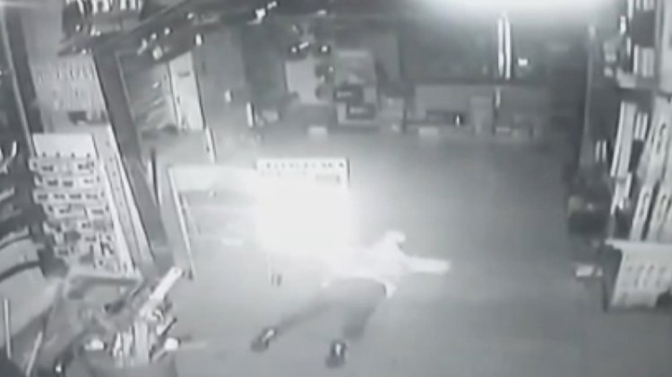 'Sürüngen hırsızlar' kameralara yakalandı