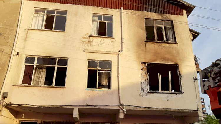 Yangında ölen kişinin elleri ve ayakları zincirle bağlanmış
