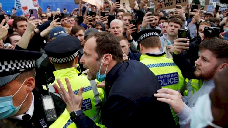 Chelsea taraftarları takım otobüsünü stada sokmadı