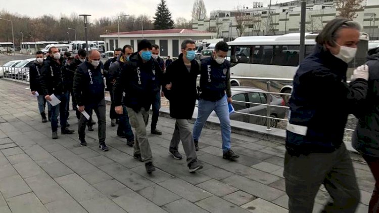Ateşe, yarbay, polis, eczacı... 'Gaybubet' evinde yakalandılar!