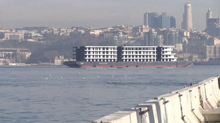 İstanbul Boğazı'ndan 'apartman' geçti