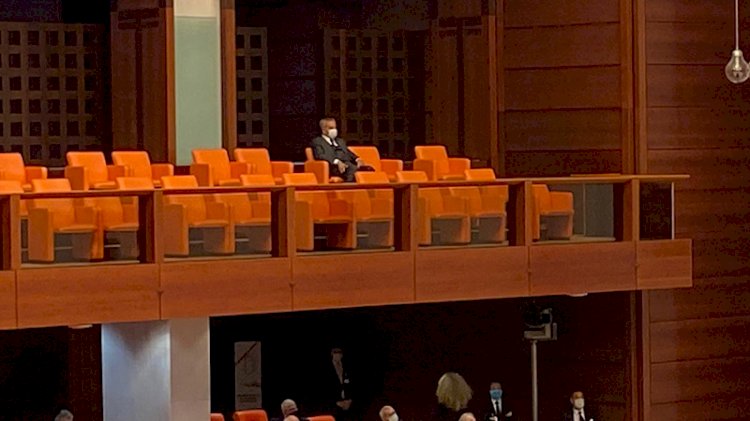 TBMM'deki oturumu tek başına takip eden AKP'li