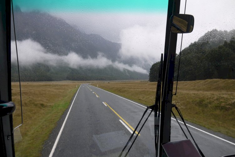  /></p><h2><b><i>Milford Sound, Yeni Zelanda’nın fiyortları…</i></b></h2><p><span style=