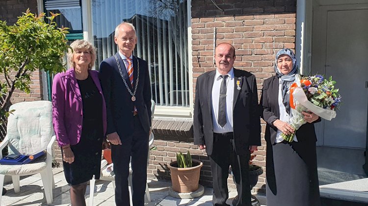 Hollanda'da 16 Türk'e kraliyet nişanı verildi