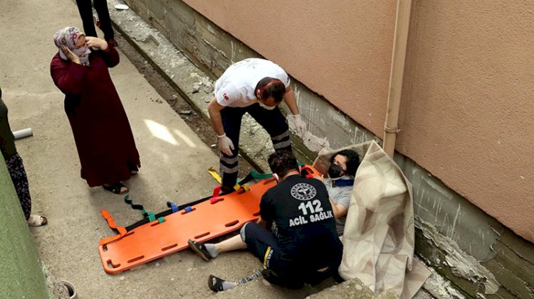 Balkona astığı halı üzerine düştü