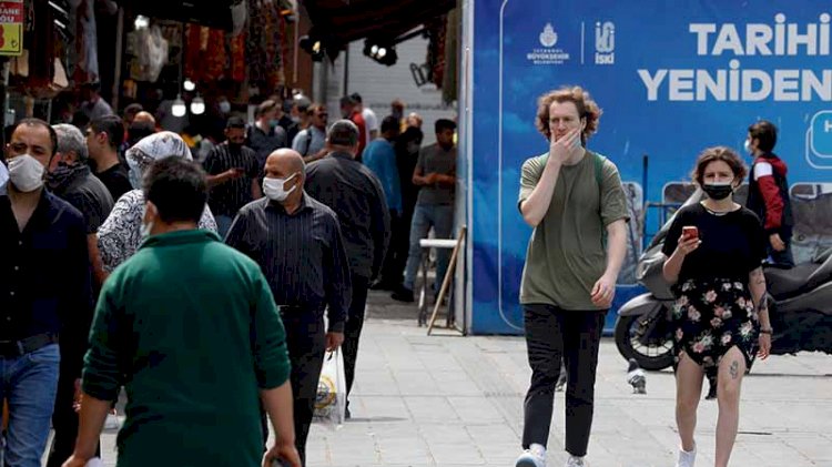 Kısıtlamadan muaf turistler tedbirlere uymadı