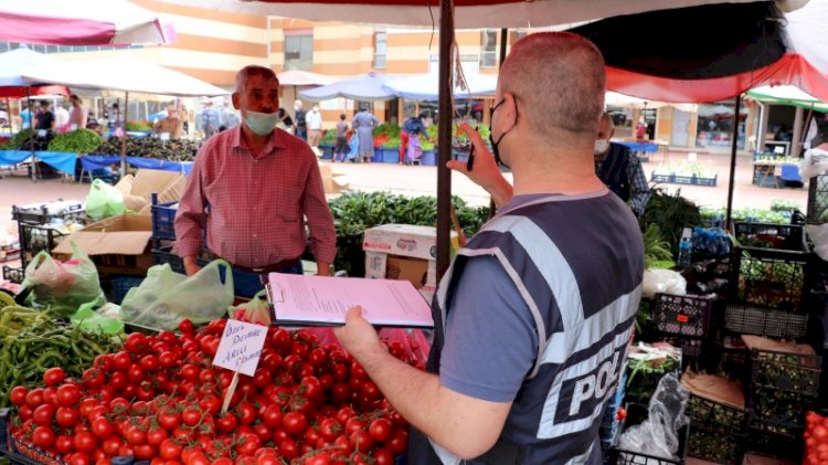 Diliyle parmaklarını ıslatarak poşetleri açan pazarcıya ceza