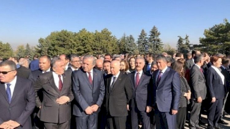 Özgür Özel, MHP'lileri kızdıracak Bahçeli fotoğrafı paylaştı