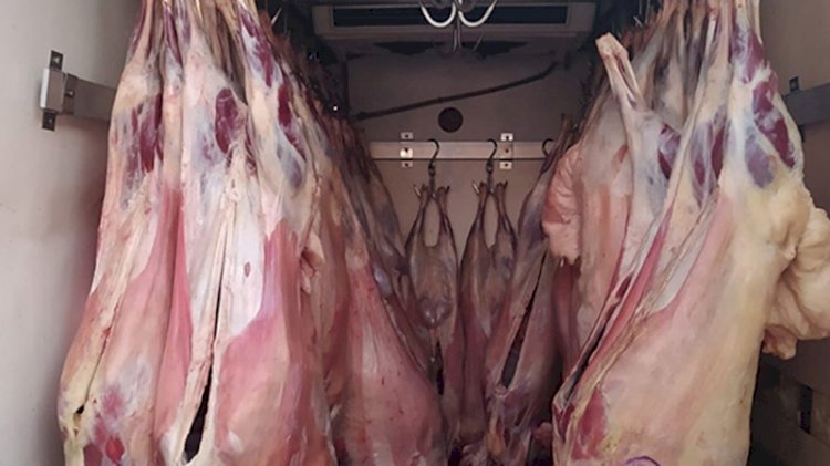 Adana'da kaynağı belli olmayan 2 ton et ele geçirildi