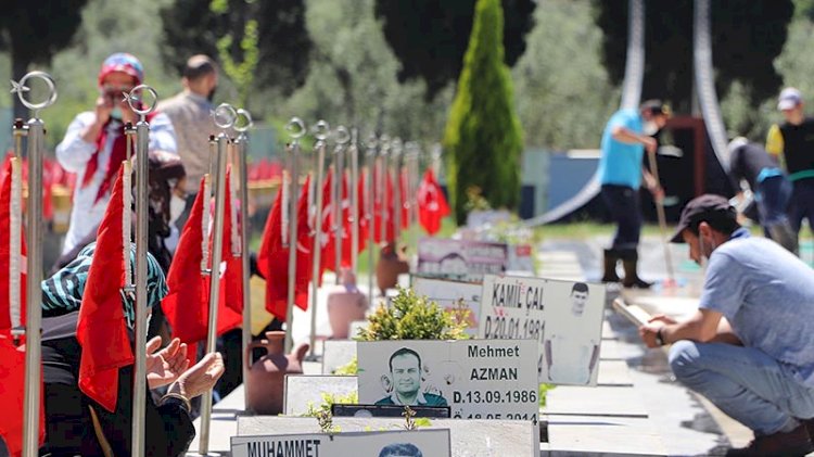 Soma maden faciasının 7'nci yıl dönümünde mezarlık ziyareti