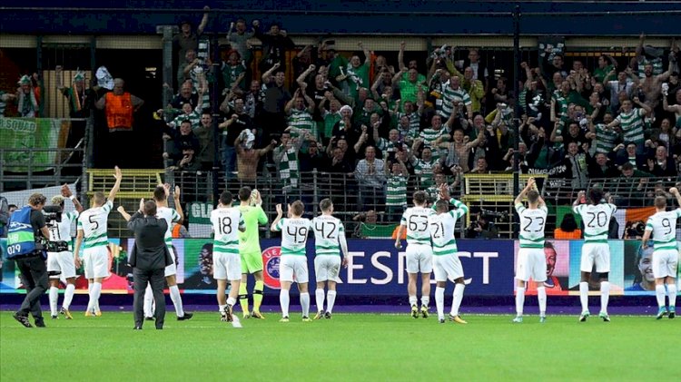 Celtic taraftarları tribündeki Filistin bayraklarını kaldıran yönetime tepki gösterdi