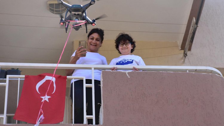 Kısıtlamada bayram sürprizi: Harçlığı dronla geldi