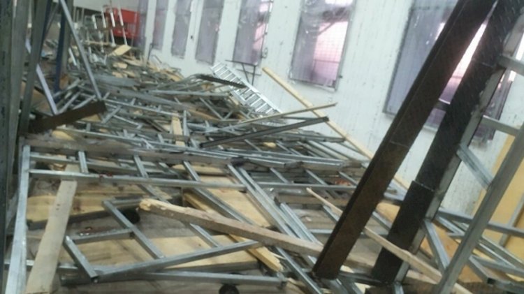 Sinagogda ayin sırasında tribün çöktü