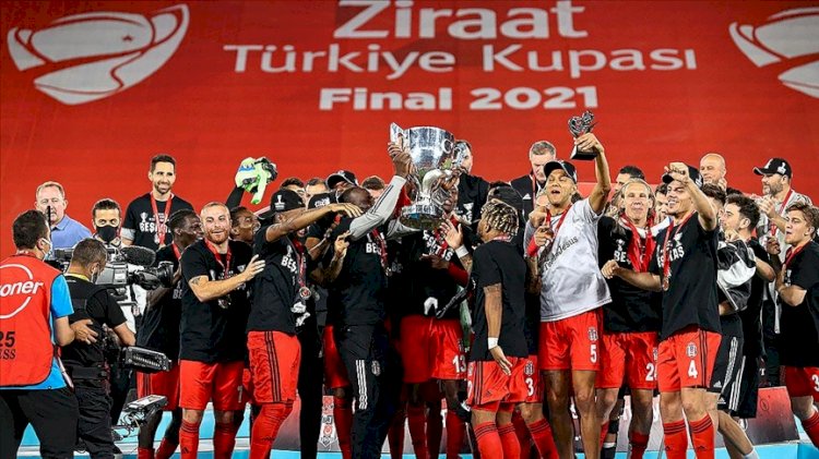 Beşiktaş İzmir'den çifte kupayla dönüyor