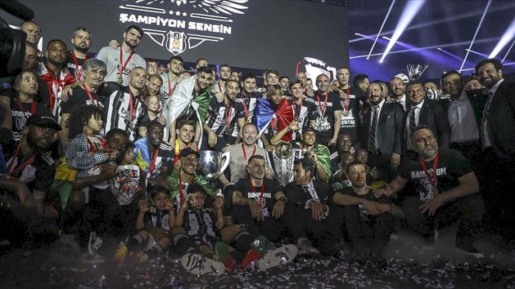 Beşiktaş şampiyonluk kupasını aldı