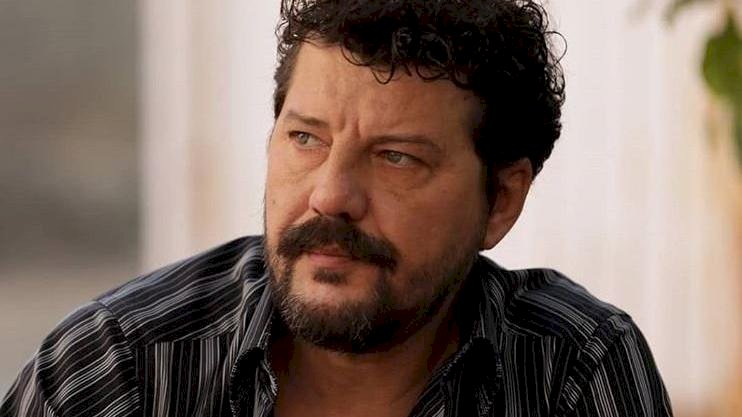 Oyuncu İlker Aksum'un aracı takla attı