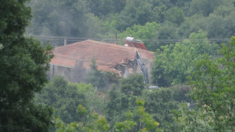İYİ Partili Türkkan’ın 'kaçak' çiftliğinde yıkım