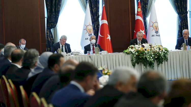 Erdoğan'dan vekillere uyarı: Peşlerine takılmayın