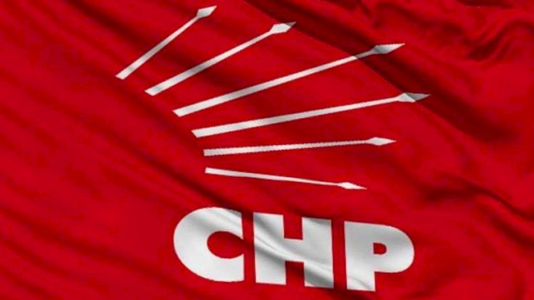 CHP’nin basın toplantısında gazetecilere zarf içinde para