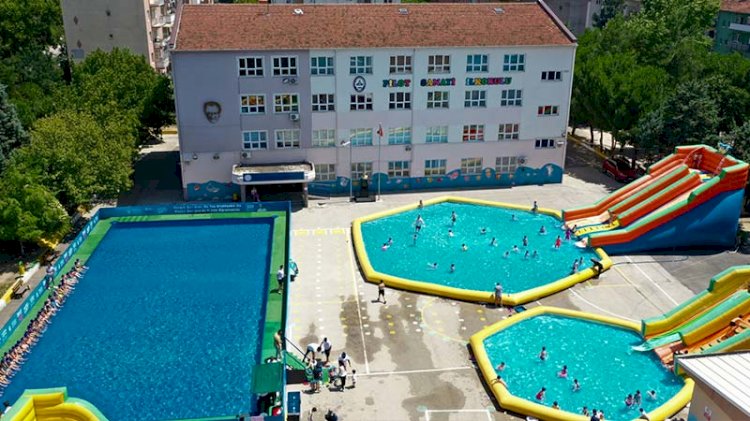 Okul bahçeleri tatil köyüne döndü