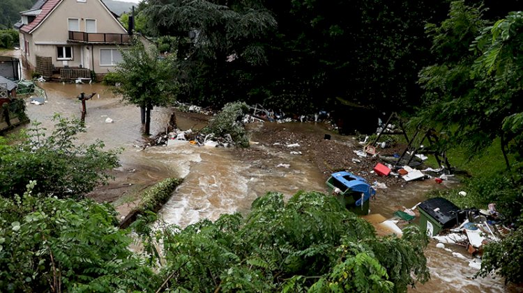 Almanya'da sel felaketi... Çok sayıda ölü var
