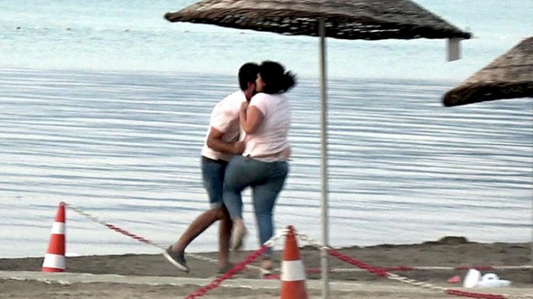 Kadın ile erkek tekme- tokat birbirine girdi: O anlar böyle görüntülendi