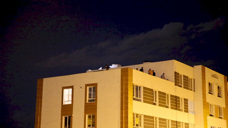 Misafir kaldığı eve girmeye çalışan kişi havalandırma boşluğuna sıkışarak öldü