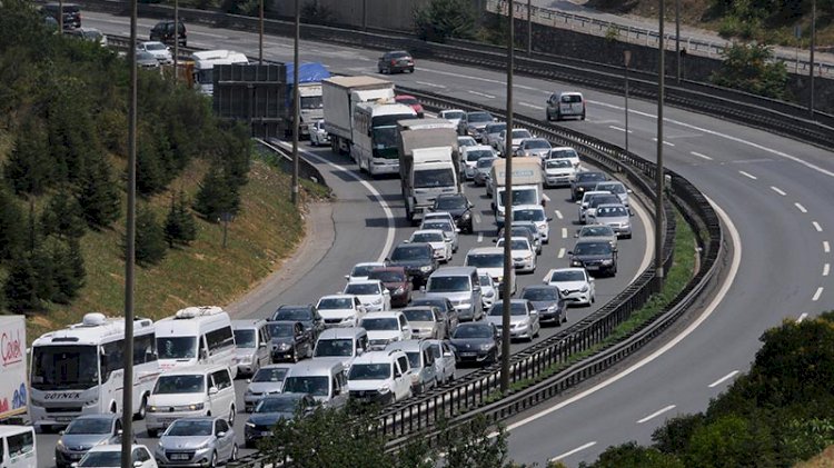 Tatilcilerin dönüş yolculuğu başladı