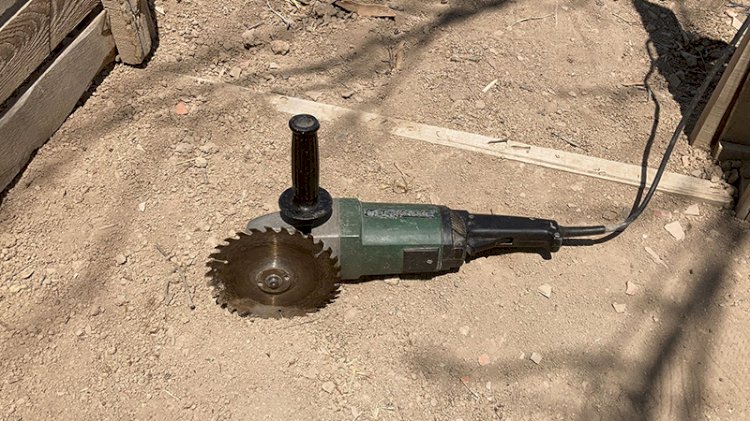 Ağaç budarken kendi boğazını kesti