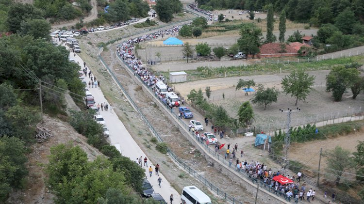 Şehit cenazelerinde insan seli