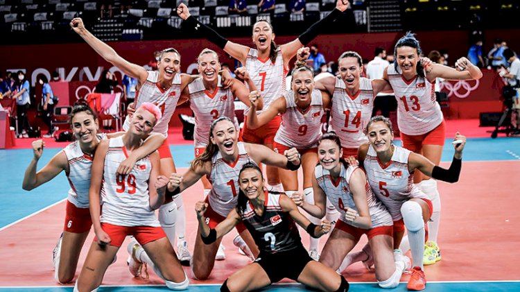 Fenerbahçe'den gericilerin hedef aldığı Türkiye Kadın Voleybol Takımı'na destek