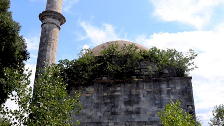 Tarihi cami yok olma tehlikesi altında: Madde bağımlılarının yuvası haline geldi