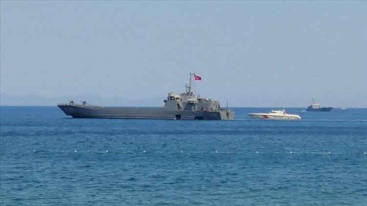 Marmaris'teki mahallenin tahliyesi için çıkarma gemileri gönderildi