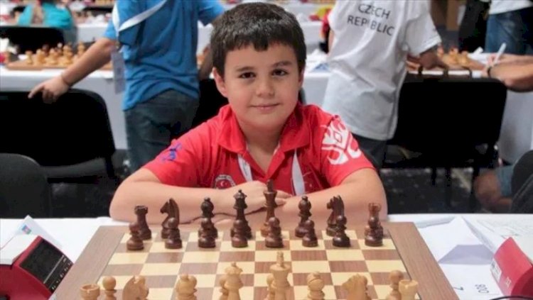 2011 doğumlu Yağız Kaan Erdoğmuş satrançta dünya birincisi oldu
