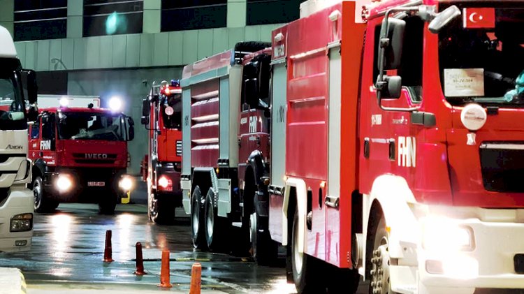 Azerbaycanlı itfaiyeciler 53 araçlık konvoyla yangın bölgelerine ilerliyor