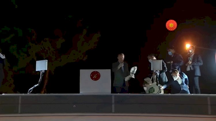 Mehmet Metiner'den 'çay atma' yorumu: Neyin nesi, hangi akla hizmet?