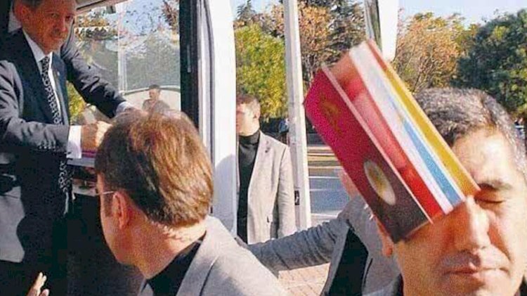 Bugüne kadar seçim otobüslerinden vatandaşlara neler atıldı?