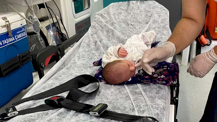3 günlük bebeği poşete koyup, yol kenarına attılar