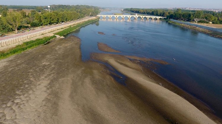 Meriç Nehri'nde endişe veren görüntüler: Sular çekildi, kum adacıkları oluştu