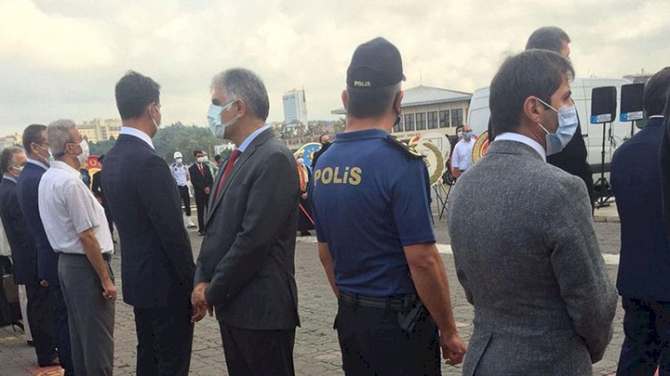 Törende kriz... Erdoğan'ın mesajı okunurken sırtını döndü